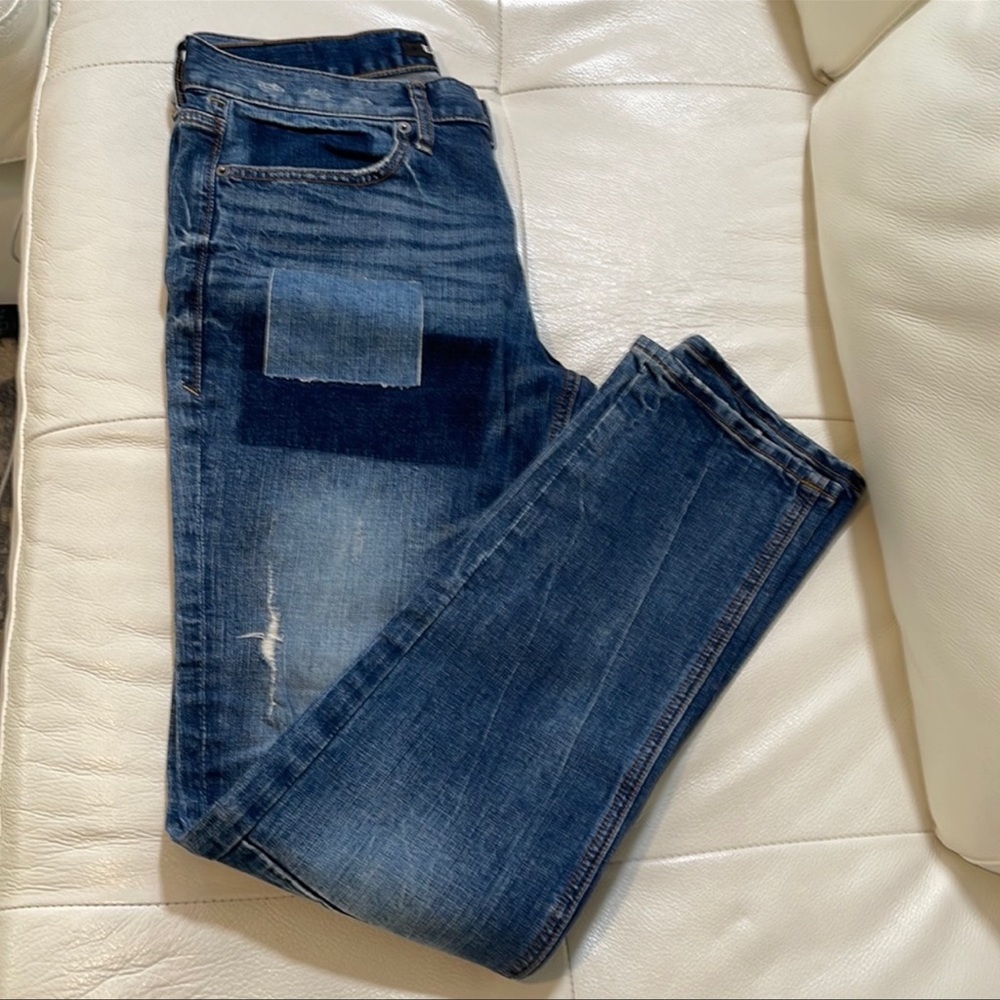 NEW MENS EXPRESS BLUE JEANS WITH STRETCH SLIM SIZE 31”X34” DISTRESSED PATCHES